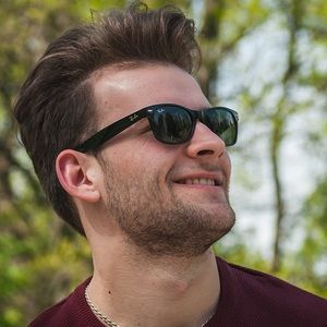 Like NEW Ray Ban New Wayfarer Black. Lenses have been replaced to non glass.